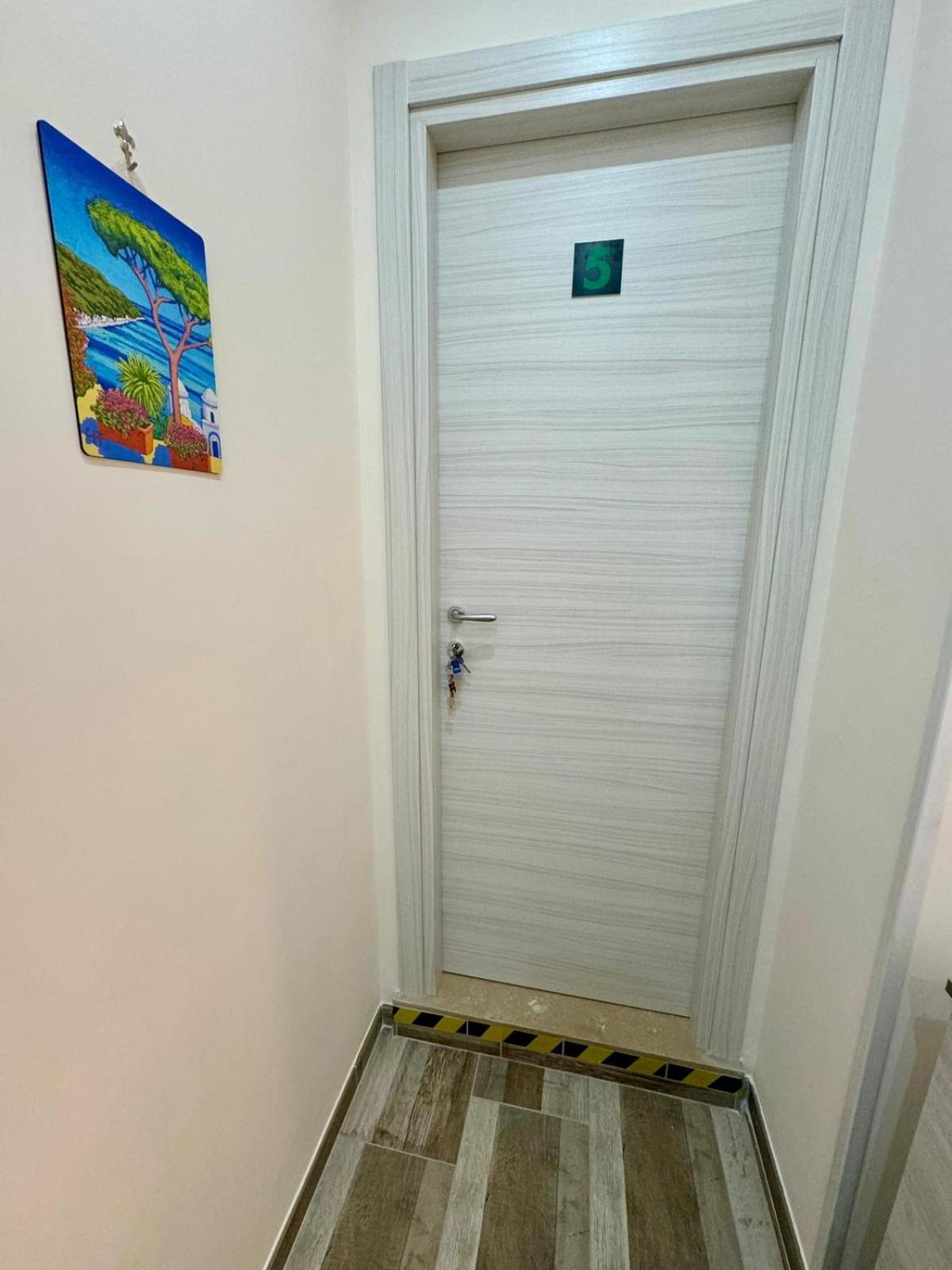 Punto House Ferrovia Hotel Napoli Exterior foto