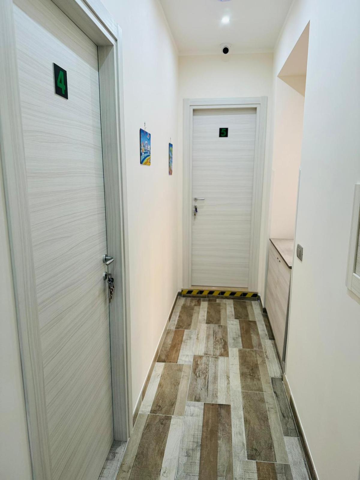Punto House Ferrovia Hotel Napoli Exterior foto
