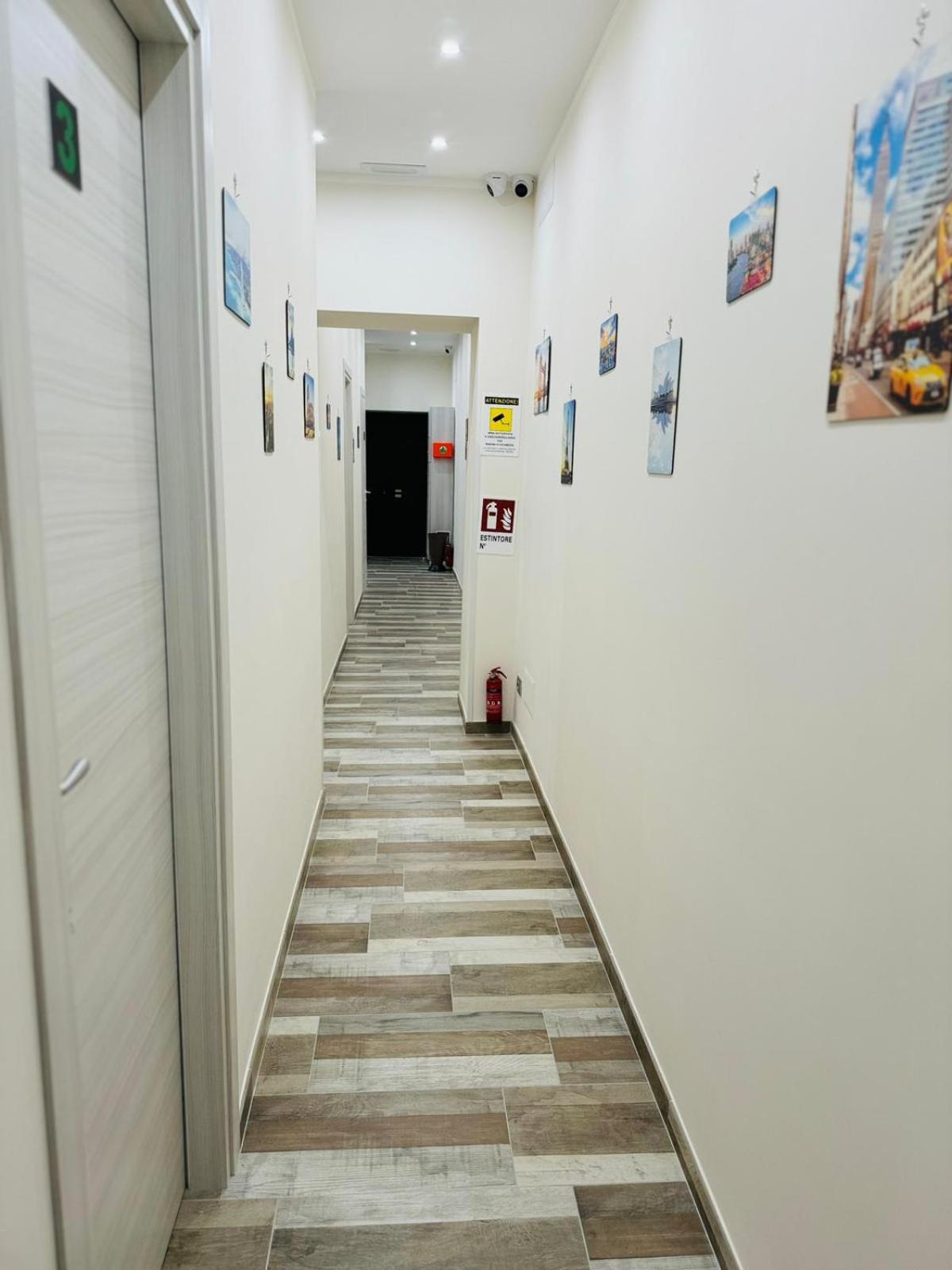 Punto House Ferrovia Hotel Napoli Exterior foto