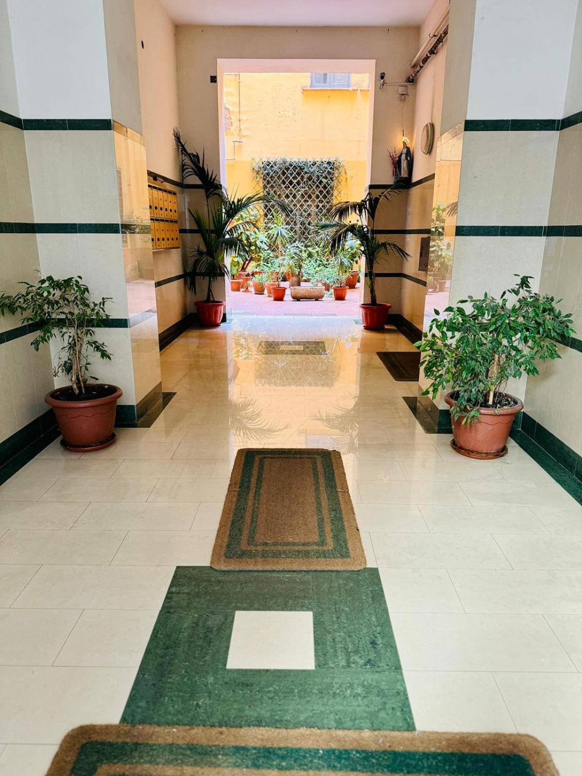 Punto House Ferrovia Hotel Napoli Exterior foto